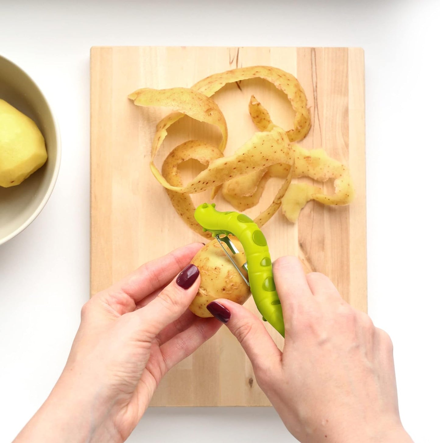 Want to make kitchen prep fun and easy? This 6.7 - inch (about 17.02 cm) caterpillar - shaped peeler is your must - have kitchen gem!
